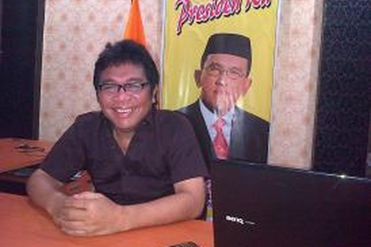 Ketua DPD 1 Golkar Sulawesi Tenggara, Ridwan Bae memprotes wacana evaluasi Capres ARB dari Golkar oleh Akbar Tanjung sebagai ketua dewan penasehat DPP Golkar