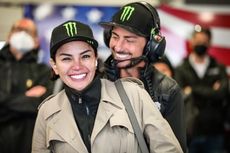 Nikita Mirzani Pamer Kemesraan dengan Mantan Pembalap Motogp, John Hopkins dan Bahas Soal Cinta 