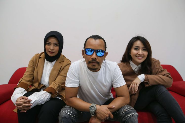 Band KotaK saat berkunjung ke Kantor Redaksi Kompas.com, Jakarta, Selasa (14/7/2020). KotaK diketahui baru merilis singel terbaru mereka berjudul Hoax. Sebuah lagu yang berisi pesan agar masyarakat tidak ikut menyebarkan berita-berita bohong atau hoaks.