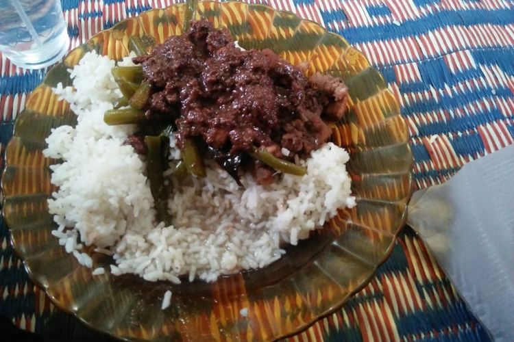 Lomok-lomok, salah satu sajian yang umum dalam jamuan makan pesta adat Karo