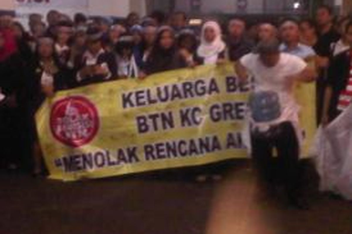 Aksi karyawan BTN Jatim di kantor pusat Surabaya.