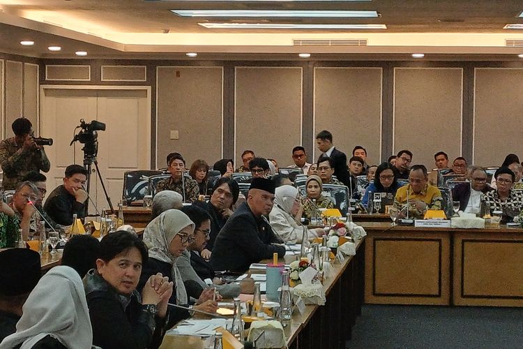 Kronologi Ahmad Dhani Hampir Diusir Saat DPR Bahas Royalti Musik