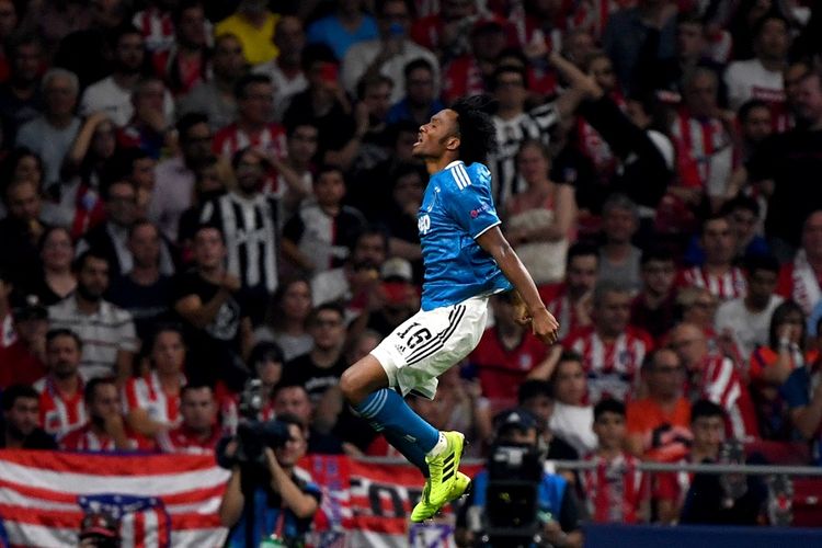 Gelandang Juventus Juan Cuadrado berselebrasi setelah mencetak gol dalam laga Grup D Liga Champions antara Atletico Madrid vs Juventus di Stadion Wanda Metropolitano di Madrid pada 18 September 2019.