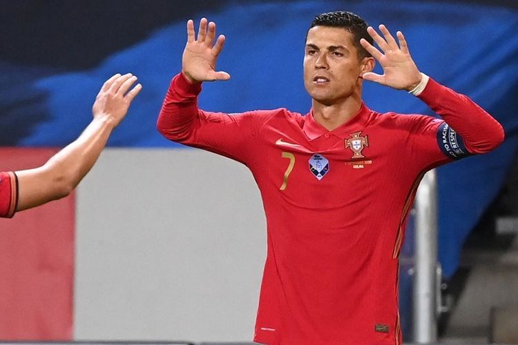 Penyerang Portugal, Cristiano Ronaldo, merayakan gol keduanya ke gawang Swedia di ajang UEFA Nations League pada 8 September 2020 di Solna, Swedia, Rabu (9/9/2020) dini hari WIB.