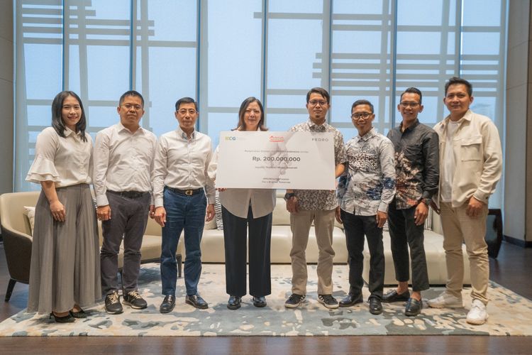 Pedro Indonesia menyerahkan donasi kepada Yayasan Mizan Amanah senilai Rp 200 juta sebagai bagian program CSR mereka Pedro with A Purpose, for A Brighter Tomorrow (2/4/2024). 