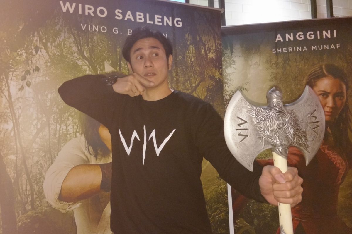 Aktor Vino G Bastian berpose usai konferensi pers film Wiro Sableng di Grand Indonesia, Jakarta Pusat, Selasa (13/2/2018).