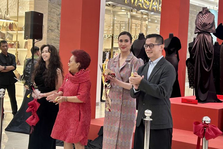 Menteri Pariwisata, Widiyanti Putri Wardhana dalam pembukaan instalasi GAYA Archive di Senayan City, Jakarta Pusat, pada Jumat (19/9/2025),