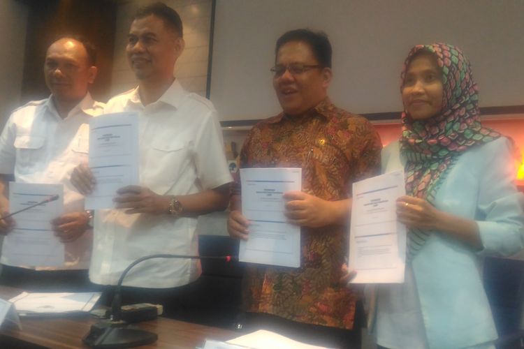 Onbudsman RI dalam konferensi pers Laporan Akhir Hasil Pemeriksaan (LAHP) dugaan penyimpangan prosedur seleksi anggota KPI di kantor Ombudsman, Jakarta Selatan, Senin (12/8/2019).