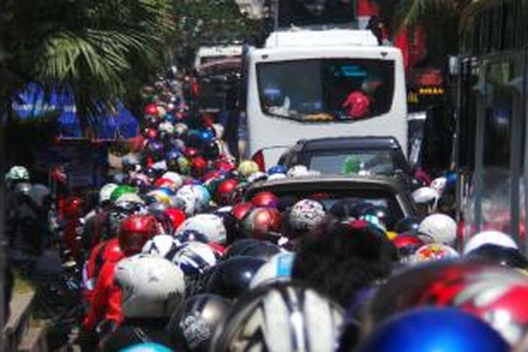 Kemacetan di Jalan Harsono RM menuju Ragunan