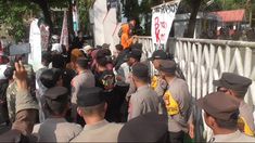 Unjuk Rasa Dugaan Perselingkuhan Bupati Gowa Digelar di Tengah Pemberangkatan Calon Jemaah Haji