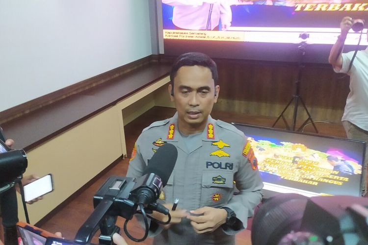 Kapolrestabes Semarang Kombes Pol.Irwan Anwar menjelaskan peristiwa pembunuhan Iwan Boedi di Mapolrestabes Semarang. Senin (19/9/2022)