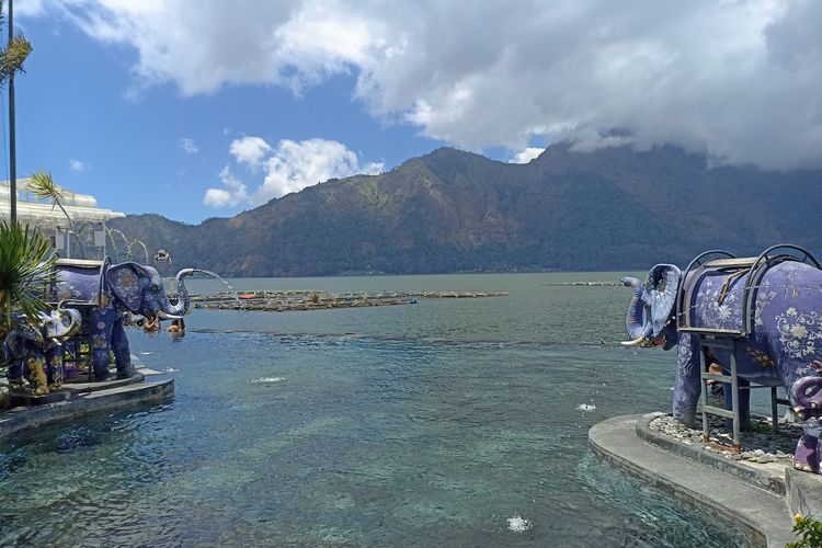 Kolam air panas di Toya Devasya Geopark & Villas di Kabupaten Bangli, Bali, pada Jumat (6/9/2024).