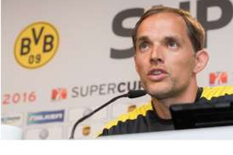 Pelatih Borussia Dortmund, Thomas Tuchel, menghadiri jumpa pers pada 13 Agustus 2016 menjelang pertandingan Piala Super Jerman melawan Bayern Muenchen di Signal-Iduna-Park, Dortmund.
