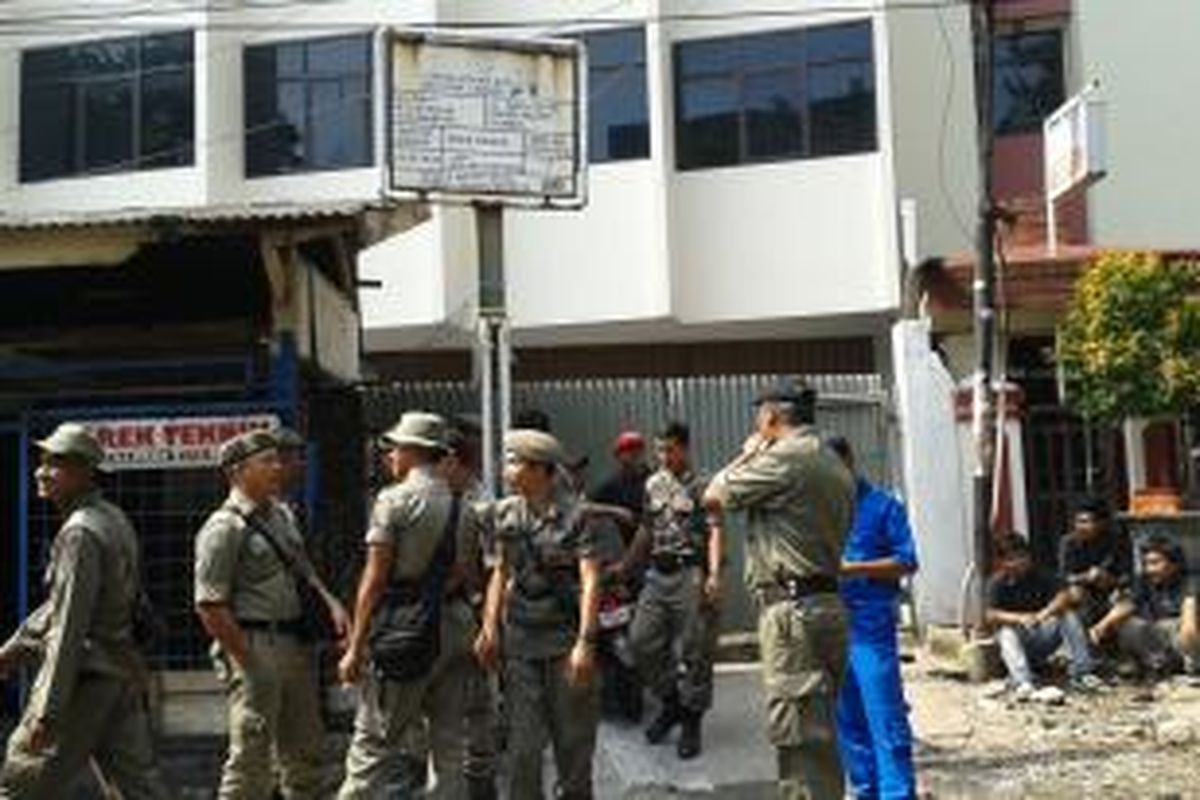 Eksekusi di Jalan Batu Ceper No 48, Gambir, Jakarta Pusat, Senin (30/3/2015), batal gara-gara rumah sudah berubah menjadi ruko.