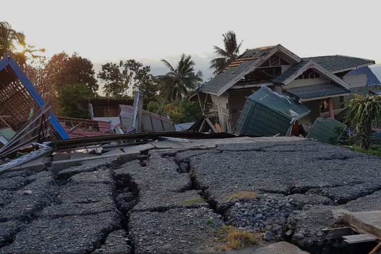 Tanah dan pemukiman yang hancur pasca bencana alam gempa bumi melanda Palu akhir September lalu.