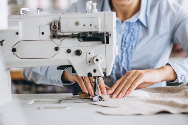 Ilustrasi pekerja industri garmen. 27 pabrik garmen dan alas kaki baru akan dibuka di Jawa Tengah, yang bisa dukung pengembangan industri dan serap 130.000 tenaga kerja.