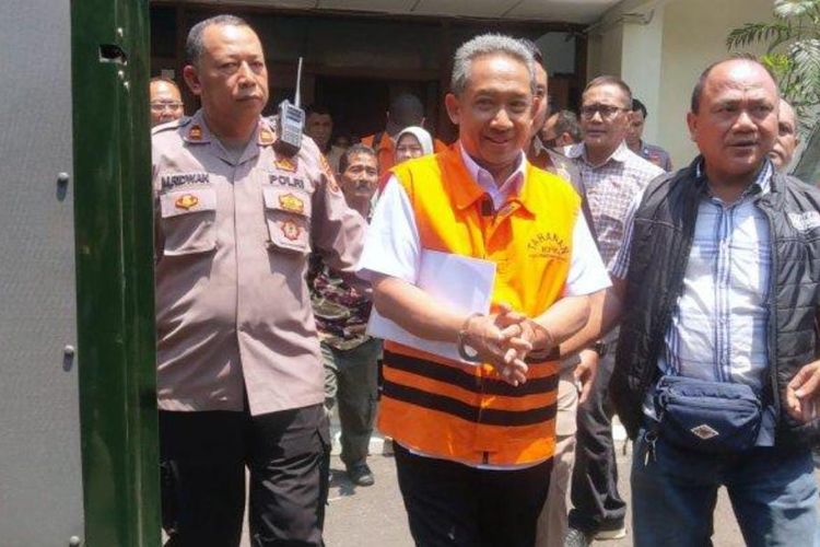 Eks Wali Kota Bandung Yana Mulyana bebas bersyarat sejak Juni 2025. 