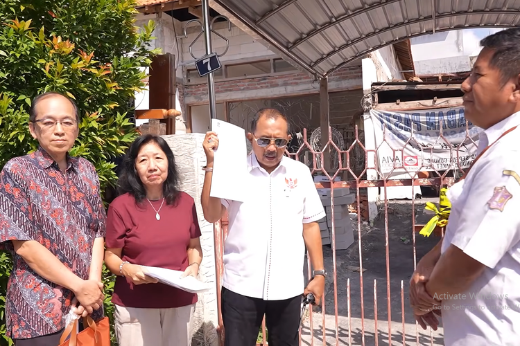 Armuji Sidak Rumah Warga yang Disegel Satpol PP Surabaya, Minta Segel Dibuka