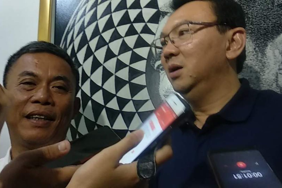 Mantan Gubernur DKI Jakarta Basuki Tjahaja Purnama (BTP) atau Ahok di rumah Ketua DPRD DKI Jakarta Prasetio Edi Marsudi di Jalan Imam Bonjol, Jakarta Pusat, Selasa (30/4/2019).