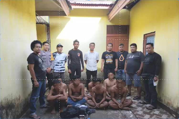 Sebanyak 14 orang diduga melakukan aksi begal di Jalan Lintas Selatan, Kecamatan Bunut Hulu, Kabupaten Kapuas Hulu, Kalimantan Barat (Kalbar), Minggu (25/6/2023) pukul 00.10 WIB. 