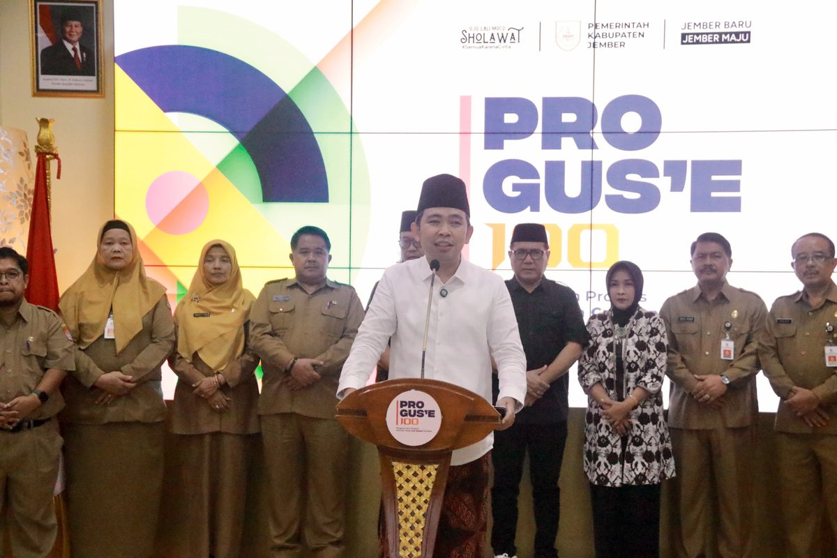 Bupati Jember Muhammad Fawait saat konferensi pers pada Senin (28/4/2025) malam