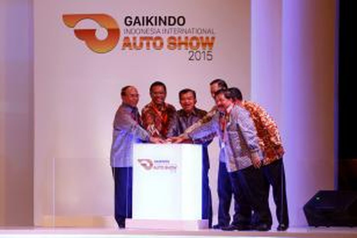Wakil Presiden Jusuf Kalla meresmikan pembukaan pameran otomotif nasional di, ICE, BSD, Tangsel/