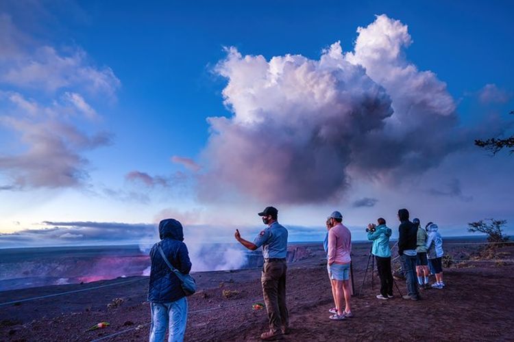 Kawah Halema'uma'u, Hawaii DOK. NPS Photo/Janice Wei