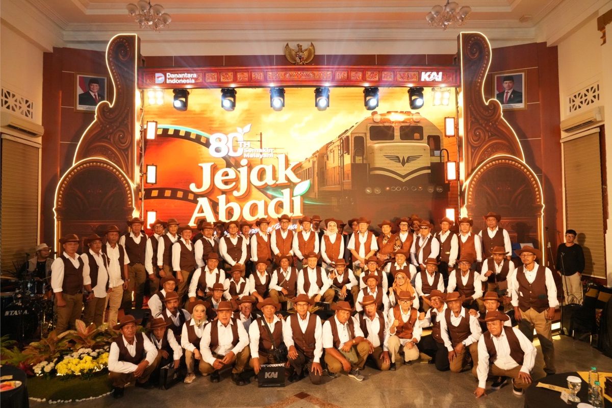 Acara Malam Jejak Abadi KAI yang digelar di Kantor Pusat KAI Bandung pada Selasa (23/9/2025), sebagai bentuk penghormatan dan apresiasi kepada 422 karyawan yang memasuki masa purna tugas.