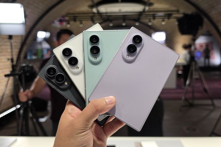 HP lipat Samsung Galaxy Z Fold 8 resmi meluncur, pertama dengan desain bergaya paspor. Selain warna Lavender, Cream, dan Graphite. Samsung juga menyediakan warna khusus, yakni Pistachio yang hanya dapat dipesan secara online melalui situs Samsung.com/id.