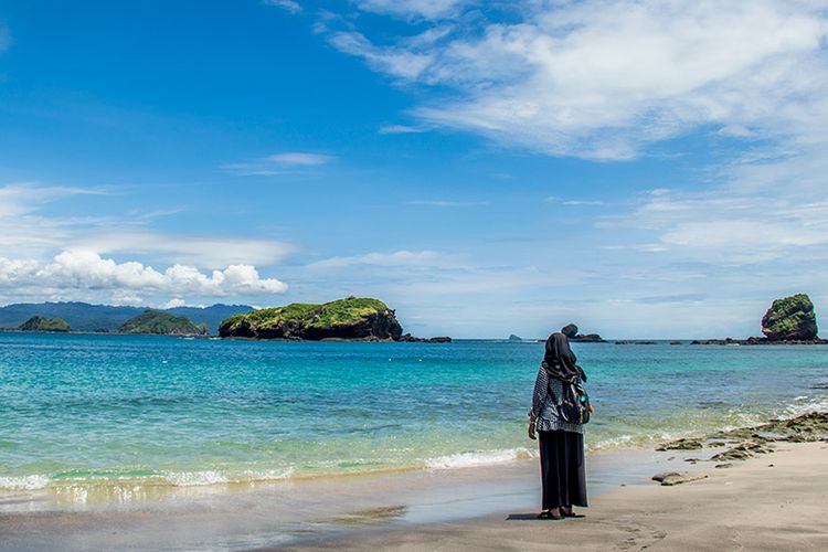 Keindahan Tanjung Papuma Jember.