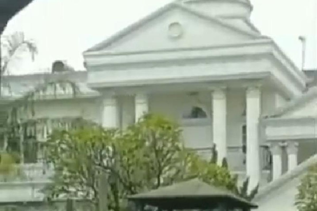 Rumah mewah milik Kepala Bea Cukai Makassar Andhi Pramono, di Kawasan Cibubur yang disorot netizen.