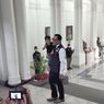 Mulai Bekerja, Ridwan Kamil Gendong Arka ke Gedung Sate