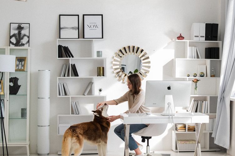 Ilustrasi ruang kerja di rumah. 