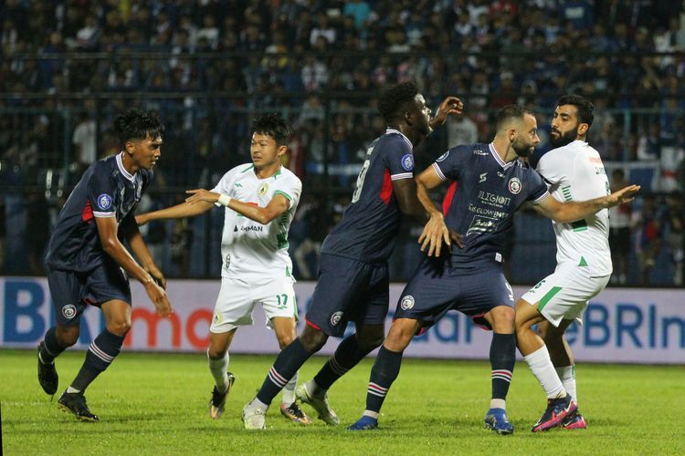 Pertandingan Liga 1 Arema FC vs PSS Sleman di Stadion Kanjuruhan, Malang, Jumat (5/8/2022).