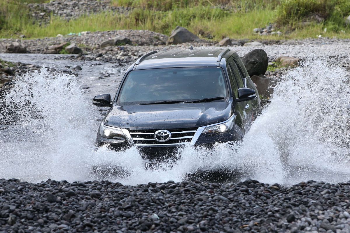 All New Toyota Fortuner VRZ 4X4 menjajal medan offload di kaki Gunung Merapi, Sleman, DIY, Rabu (29/5/2019).