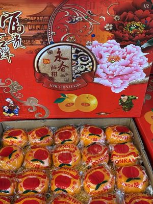 5 rekomendasi hampers Imlek 2026 yang elegan, dari kue kering hingga teapot set simbolis, harga mulai Rp 99.000.