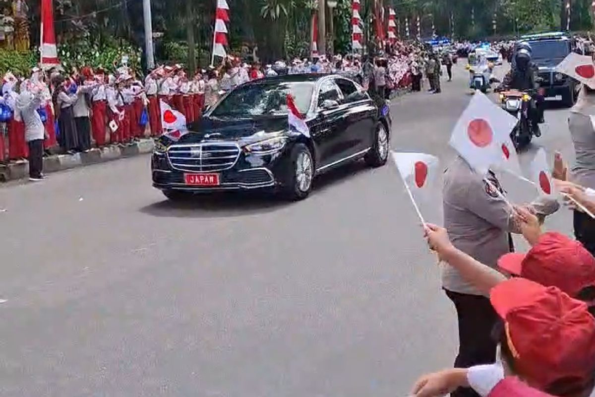 Kedatangan PM Jepang Shigeru Ishiba ke Istana Bogor Disambut Ratusan Siswa SD 