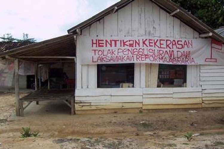 Inilah pemukiman di Moro-Moro Way Serdang, kawasan Hutan Register 45, Mesuji, Provinsi Lampung. Masyarakat petani di sini menyesalkan penertiban hutan tanpa solusi transmigrasi. Foto diambil, Senin (19/9/2011).