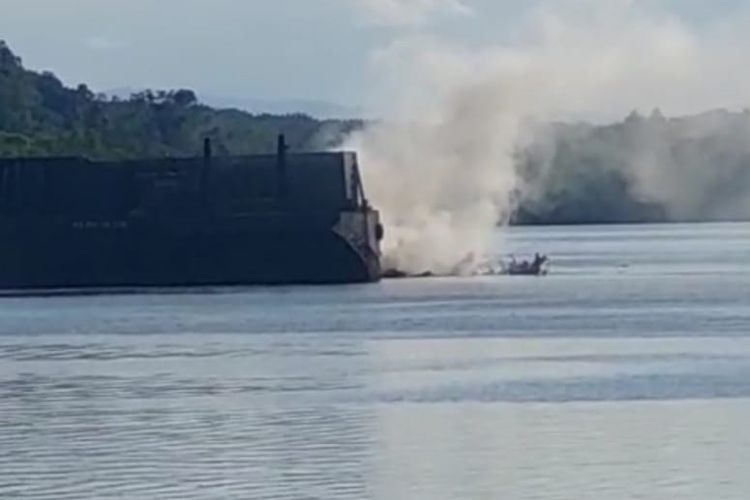 Tugboat meledak di perairan Penajam Paser Utara. 