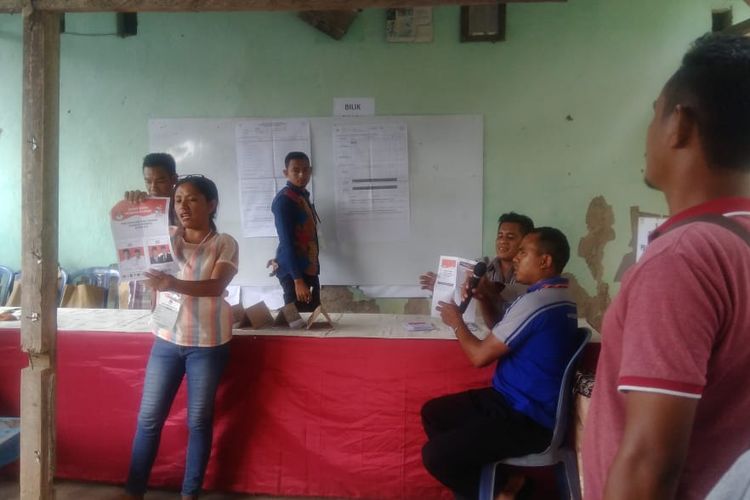 Suasana pemungutan suara ulang di TPS 27 Kelurahan Oesapa, Kecamatan Kelapa Lima, Kota Kupang, Nusa Tenggara Timur, Sabtu (27/4/2019)