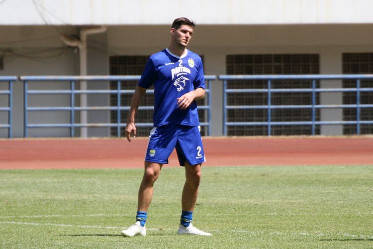 Nick Kuipers berlatih bersama Persib Bandung di Stadion GBLA, Kota Bandung, Rabu (21/8/2019). (KOMPAS.com/SEPTIAN NUGRAHA)