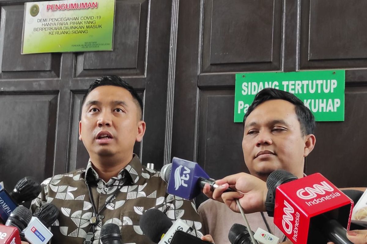 Kepala Seksi (Kasi) Intel Kejaksaan Negeri (Kejari) Jakarta Selatan Reza Prasetyo Handono saat berbicara di Pengadilan Negeri Jakarta Selatan, Senin (3/4/2023) 