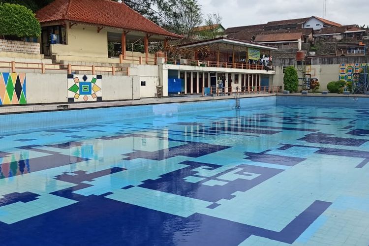 Salah satu kolam renang yang ada di Pemandian Kalitaman.