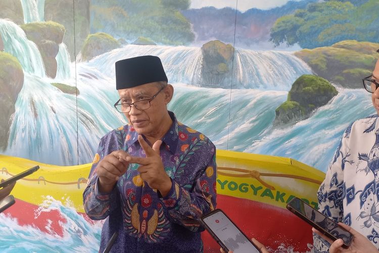 Ketum PP Muhammadiyah Haedar Nashir saat ditemui di UAD kampus 4 Banguntapan, Bantul, DIY, Jumat (17/11/2023)