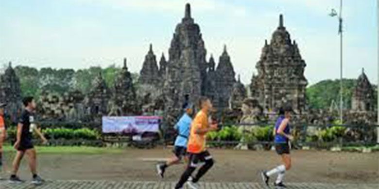 Lomba marathon pada event Mandiri Jogja Marathon