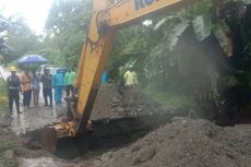 Jalan Lintas Seram Ambles akibat Hujan Deras, Akses Kendaraan Terganggu