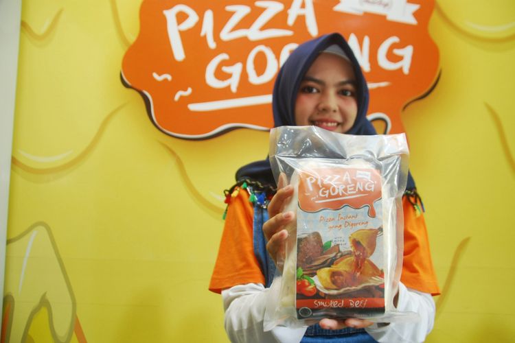 Produk kuliner Pizza Goreng kini hadir dengan outlet pertamanya di Jalan Pajajaran, Ruka Bantar Kemang, Kota Bogor. 