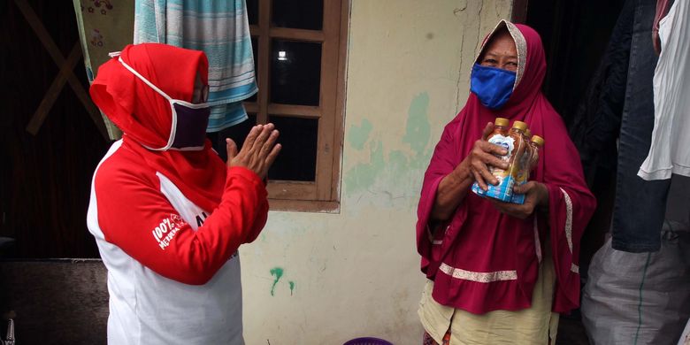 PT Frisian Flag melalui FoodBank Indonesia melakukan donasi susu untuk tenaga medis dan masyarakat yang membutuhkan.