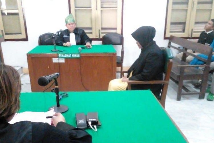 Terdakwa dr Tengku Gita Aisyaritha mendengarkam nota tuntutan di Pengadilan Negeri Medan, Sumatera Utara, Kamis (6/7/2023). 