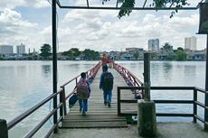 Seru! Kini Wisatawan Bisa Naik Perahu di Situ Rawa Besar Depok